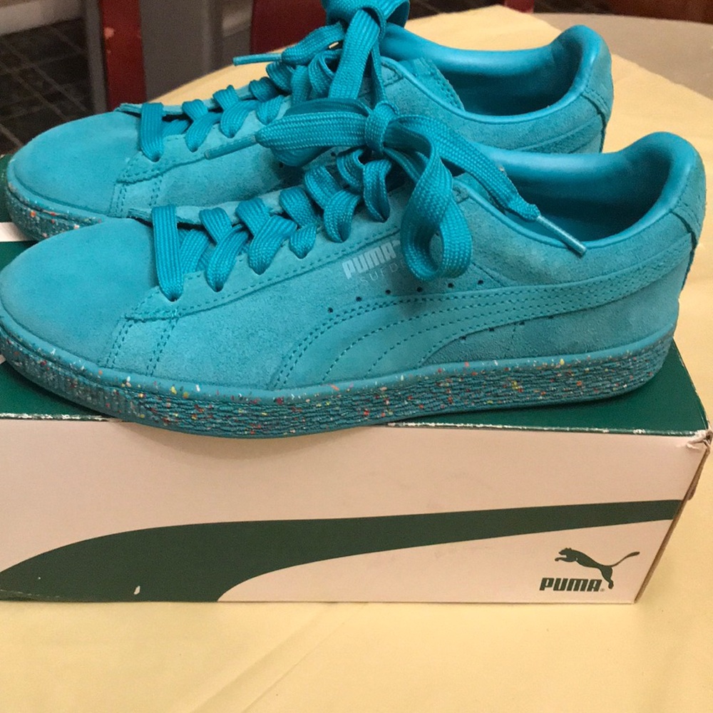 Puma Suede Jr shoes 💙 Gift with purchase‼️ 🎁